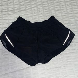 LuluLemon Hottie Hot Short 2.5